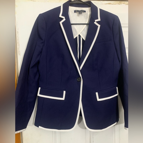 Brooks Brothers Jackets & Blazers - Brooks Brothers Navy and White Lined Jacket - Petite Fit